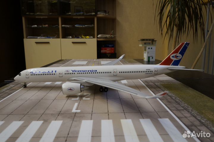 Модель самолета А-350 в масштабе 1:200