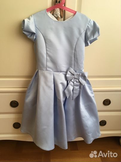 Новое Красивое атласное платье