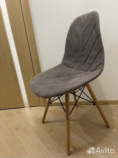 Кухонный пластиковый стул с чехлом