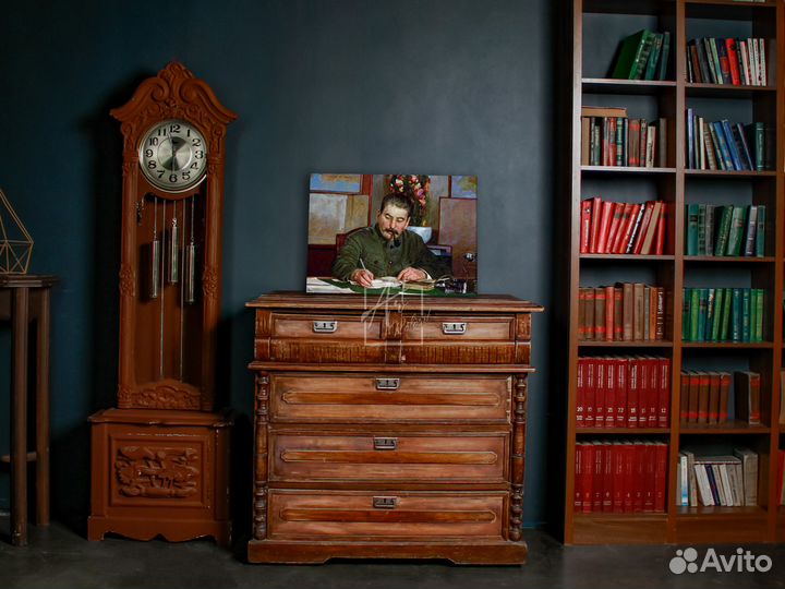 Портрет Сталина за столом 70х50см