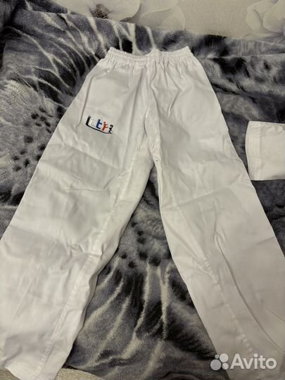 Перчатки,футы, костюм тхэквондо