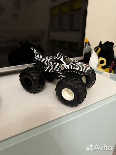Машина монстр трак Hot wheels