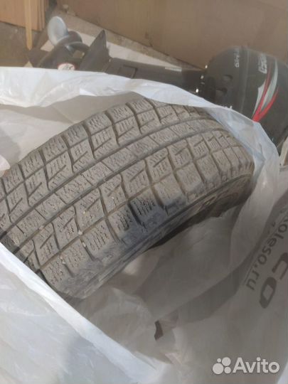 Bridgestone Blizzak Revo 696 215/60 R16