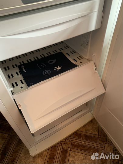 Морозильник indesit sfr 100