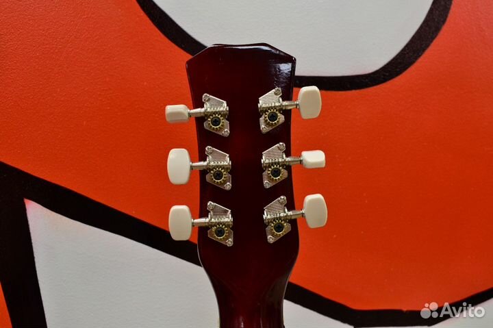 Гитара акустическая натуральная на Дзержинского