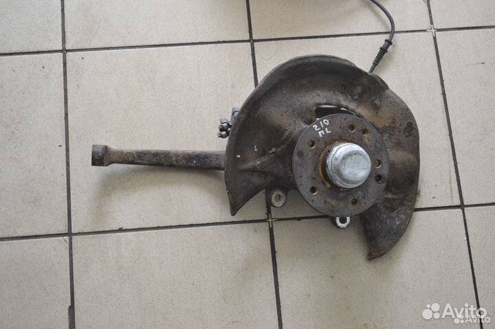 Поворотный кулак передний левый Mercedes-Benz W210