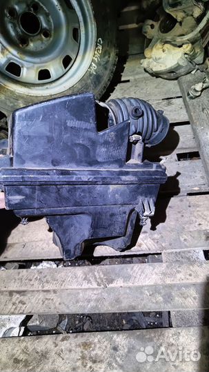 Корпус воздушного фильтра mazda 3 2,0