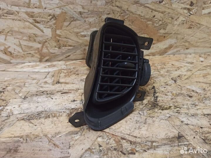 Дефлектор левый Nissan Almera Classic