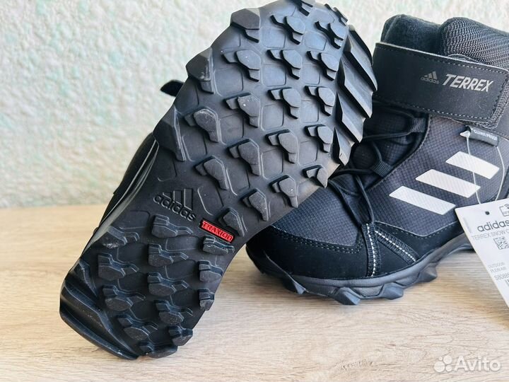 Ботинки демисезонные новые для мальчика 29 Adidas