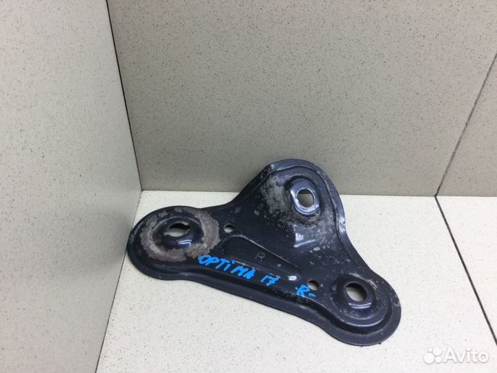 Кронштейн передней балки правый Kia Optima седан