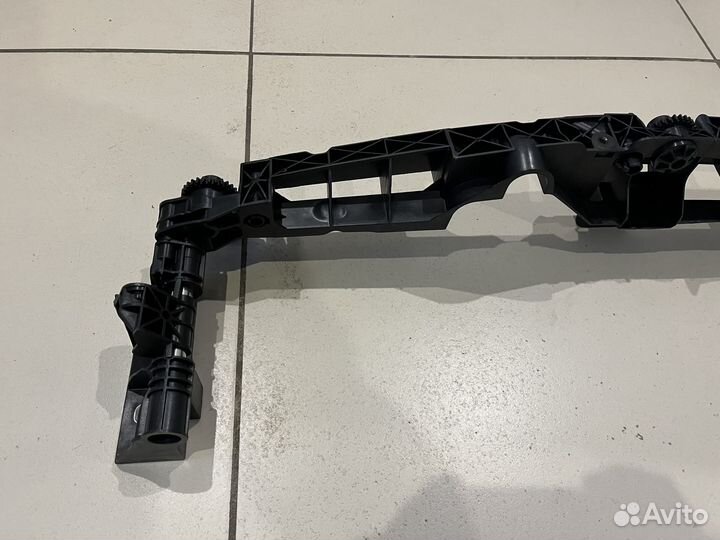 Поперечная планка решетки радиатора Mercedes W212