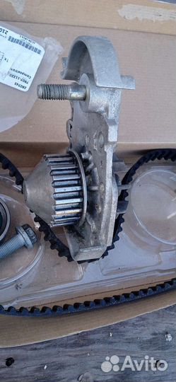 Помпа renault logan1