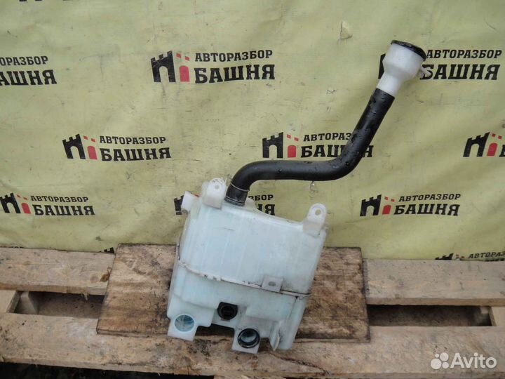 Toyota harrier Бачок омывателя