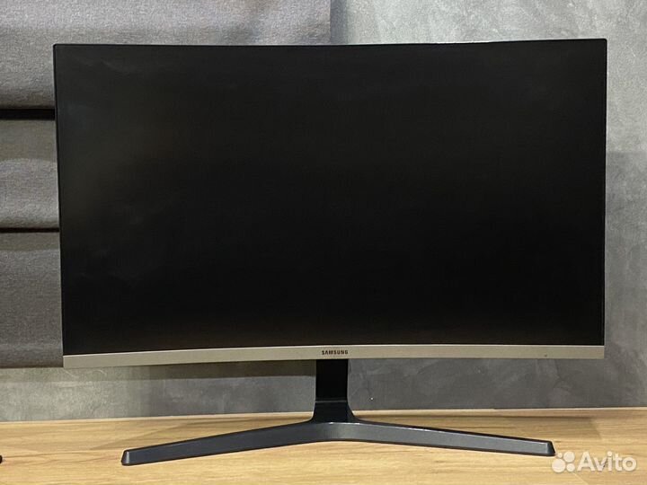 Изогнутый монитор samsung C27R500FHI
