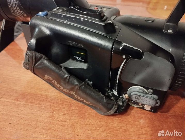 Полупрофи видеокамера panasonic AG-DVX100A