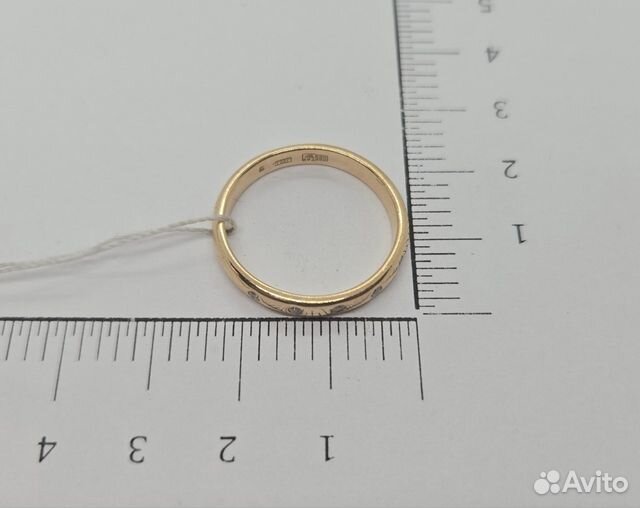 Обручальное кольцо с природным камнем Золото