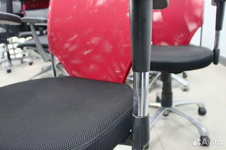 Офисное кресло