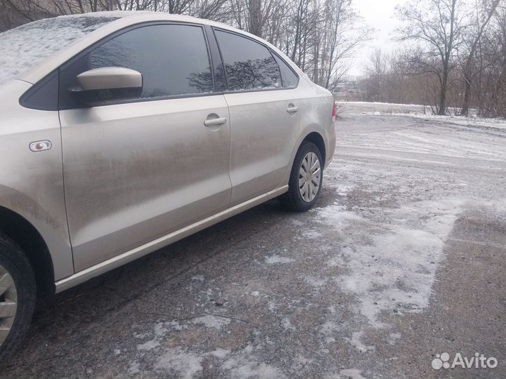 Volkswagen Polo 1.6 AT, 2012, битый, 88 000 км