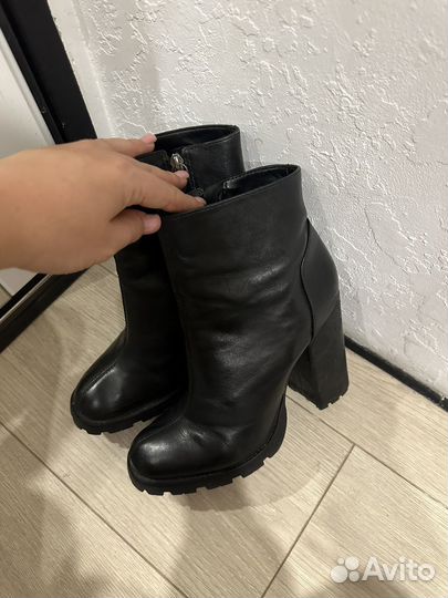 Ботильоны Schutz 38