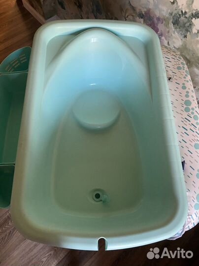 Пеленальный столик с ванночкой