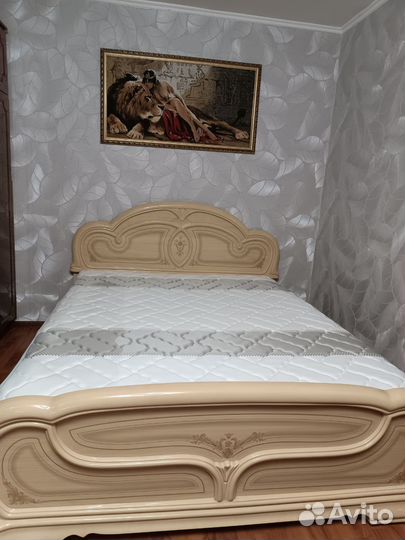 Кровать двухспальная с матрасом 160 200