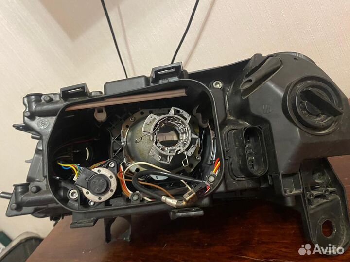 Фара правая передняя Audi A6 (C6.4F)