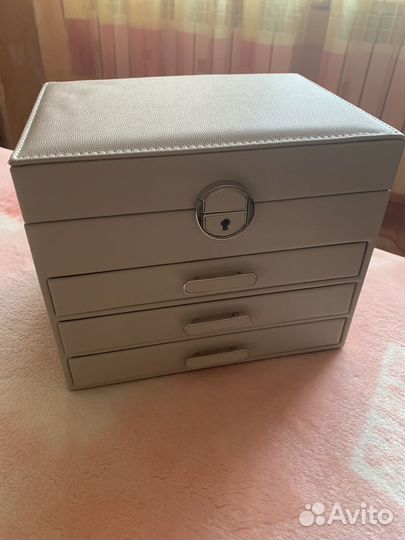 Шкатулка для ювелирных украшений