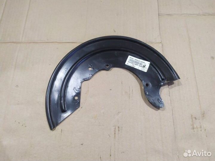 Пыльник тормозного диска передний правый Nissan