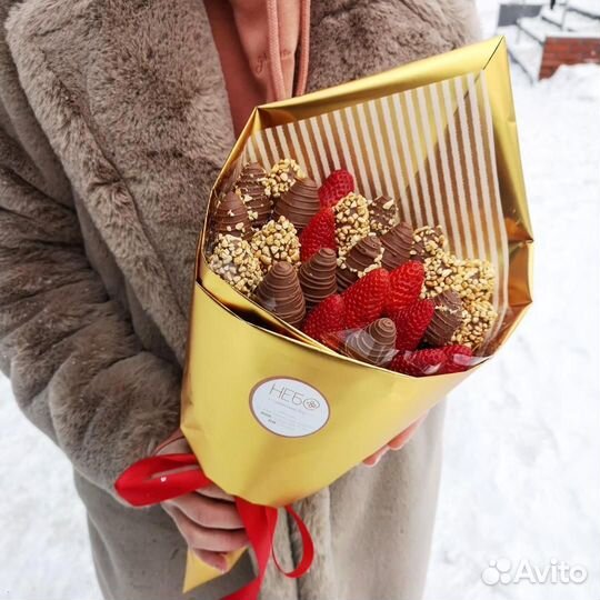 Съедобные букеты из клубники