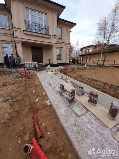 Укладка гранита брусчатки