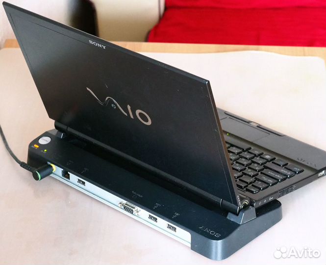 Ноутбук Sony Vaio VGN-TZ1RXN + док-станция