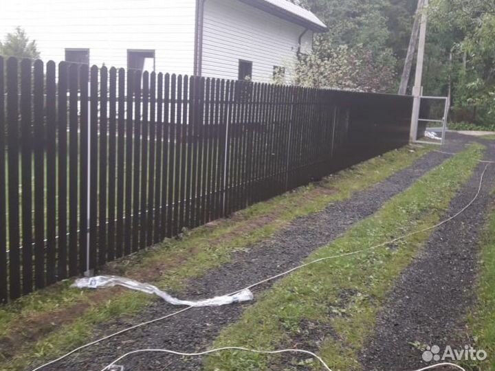 Заборы с раздвижными воротами