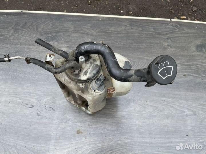 Бочек омывателя лобового стекла w140