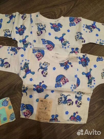 Распашонки и чепчики детские новые