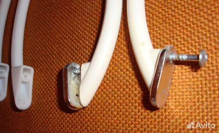 Ручки мебельные от экрана под ванной