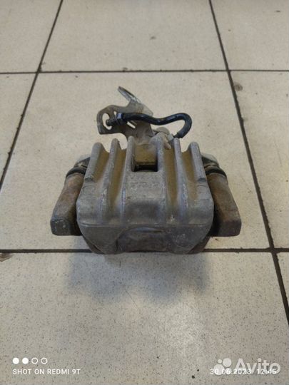 Суппорт тормозной задний правый Volkswagen Golf