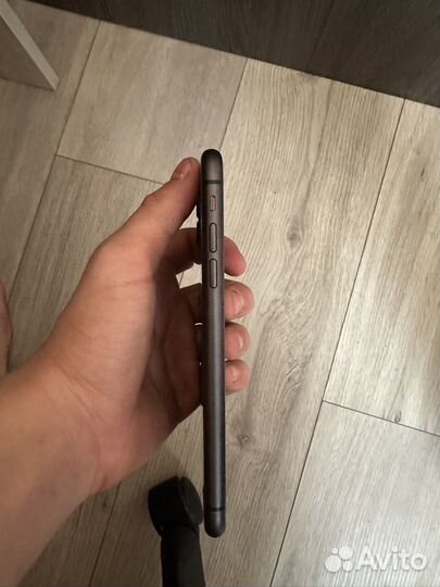 Телефон iPhone 11