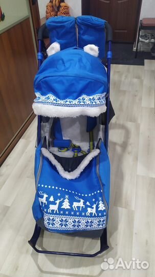 Детские санки с выдвижными колесами