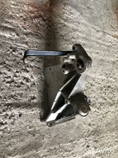 Кронштейн кабины передний Рено Премиум