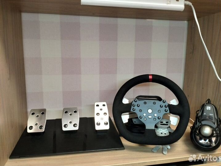 Игровой руль с педалями и коробкой передач