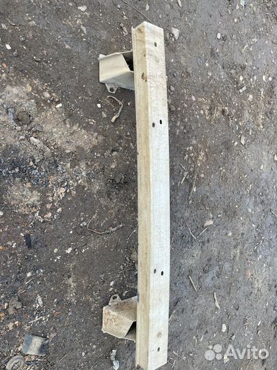 Металический усилитель переднего бампера ваз 2114