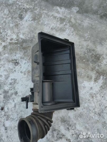 Верхняя часть корпуса воздуш-го фильтра на Сузуки