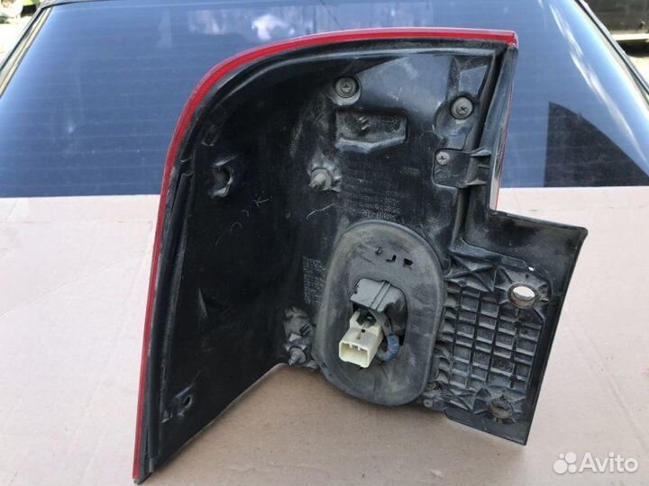 Фонарь наружный правый Toyota Land Cruiser 200