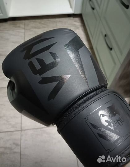 Боксерские перчатки Venom новые