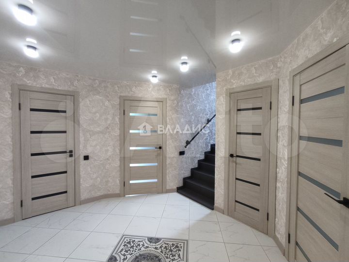 Дом 187,1 м² на участке 12,8 сот.