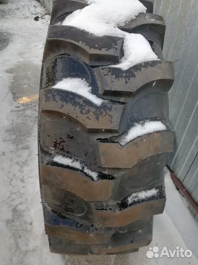 Шина для экскаватора-погрузчика