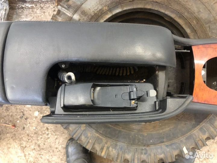 Подлокотник Mercedes-Benz W220 2003 год