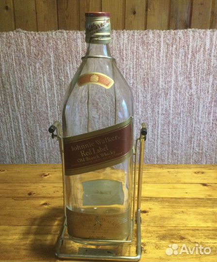 Бутылка на качелях