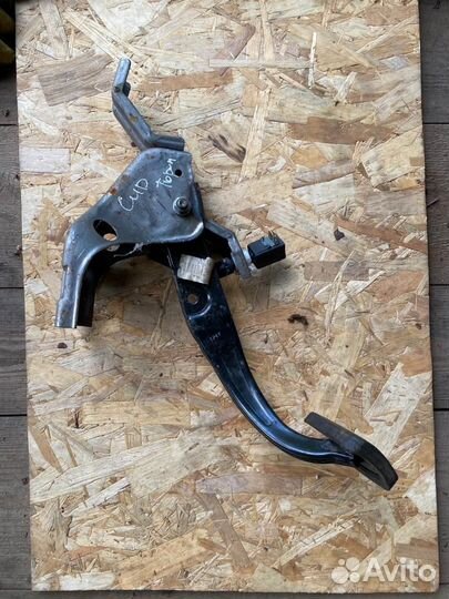 Kia Ceed 2 JD педаль тормоза АКПП