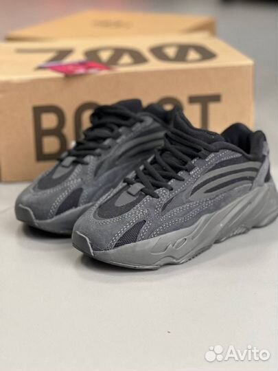 Кроссовки adidas yeezy boost 700